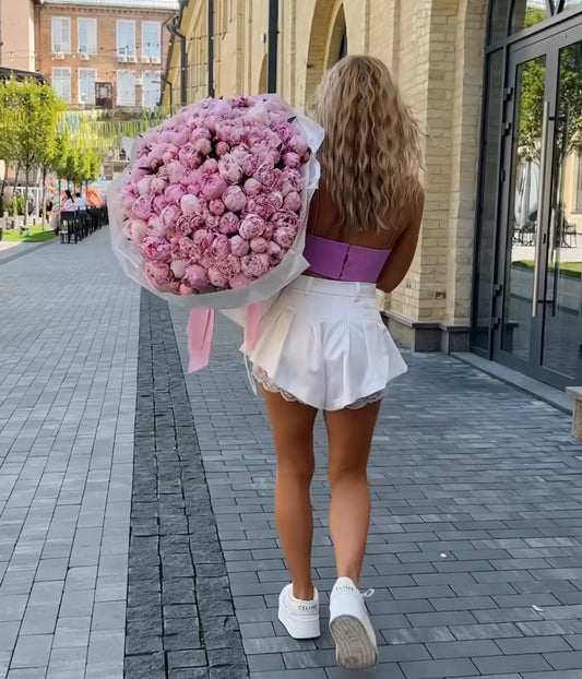 Ramo de peonías y rosas rojas de lujo para sorprender en ocasiones especiales