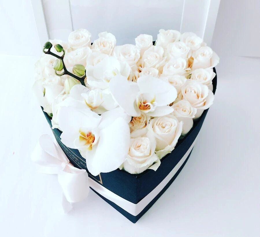 Una nueva forma de regalar flores en Navidad: cajas de rosas