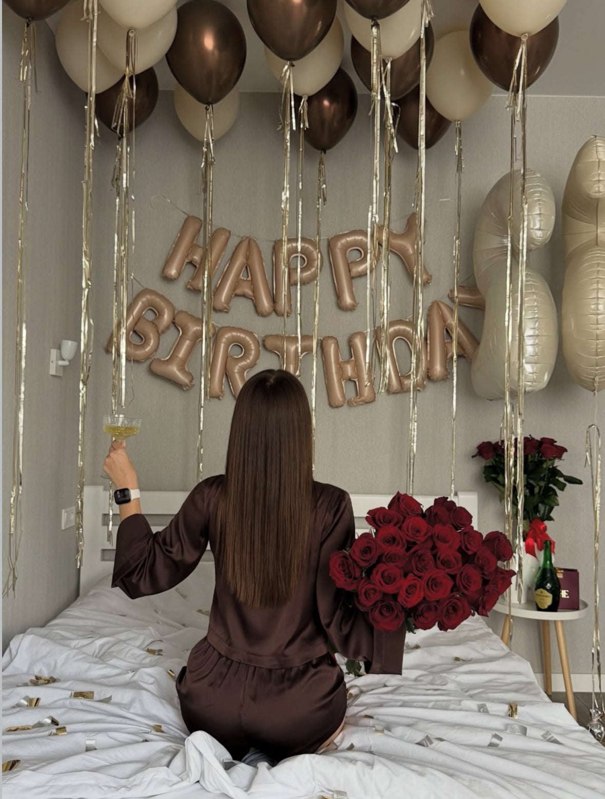 Sorpresa de cumpleaños en Madrid con Luxury Birthday Edition, ramo de rosas frescas y globos de helio