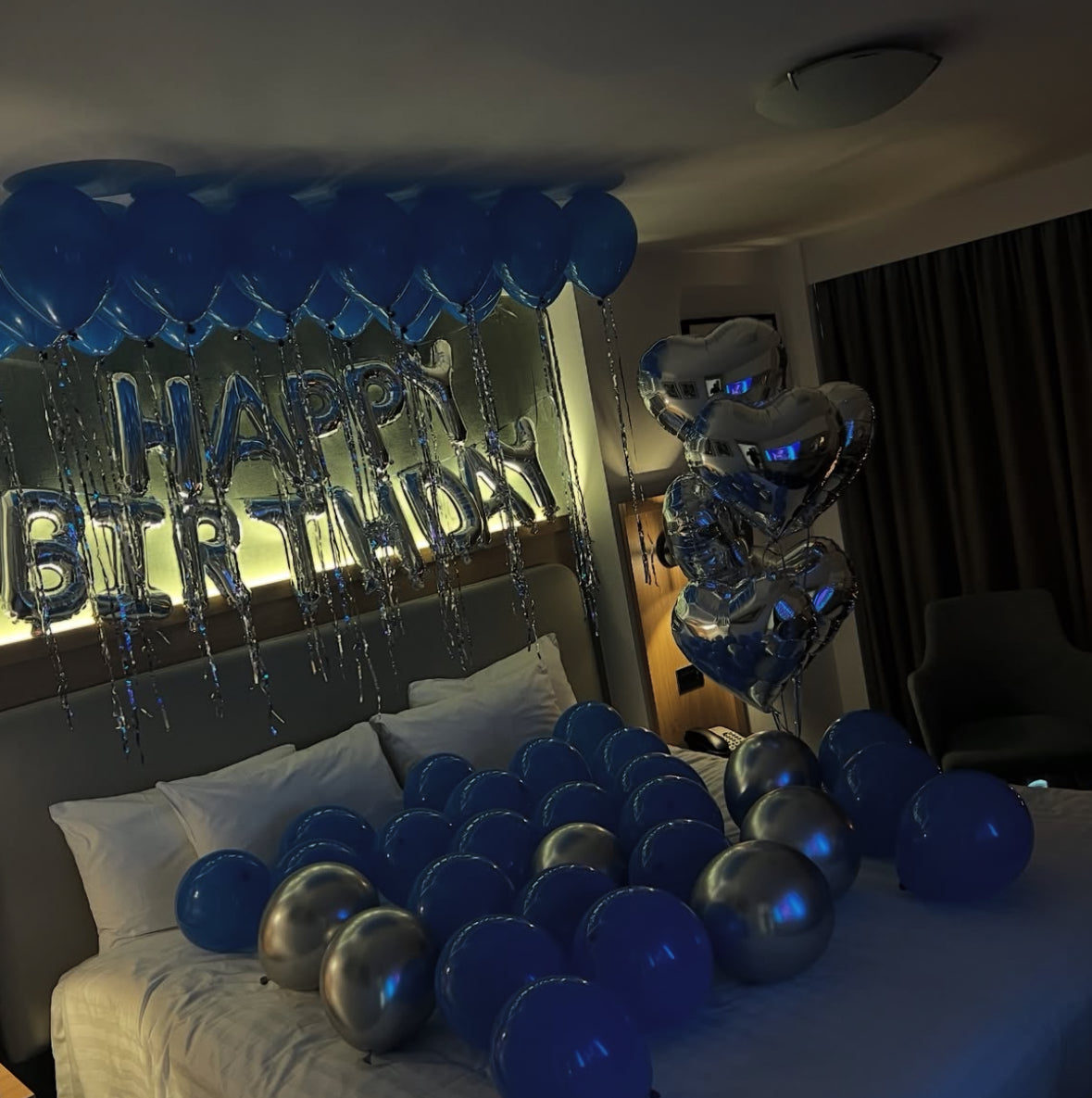 Decoración Romántica y de Cumpleaños en Hoteles – Sorpresas VIP con Globos y Pétalos | The Prestige Roses