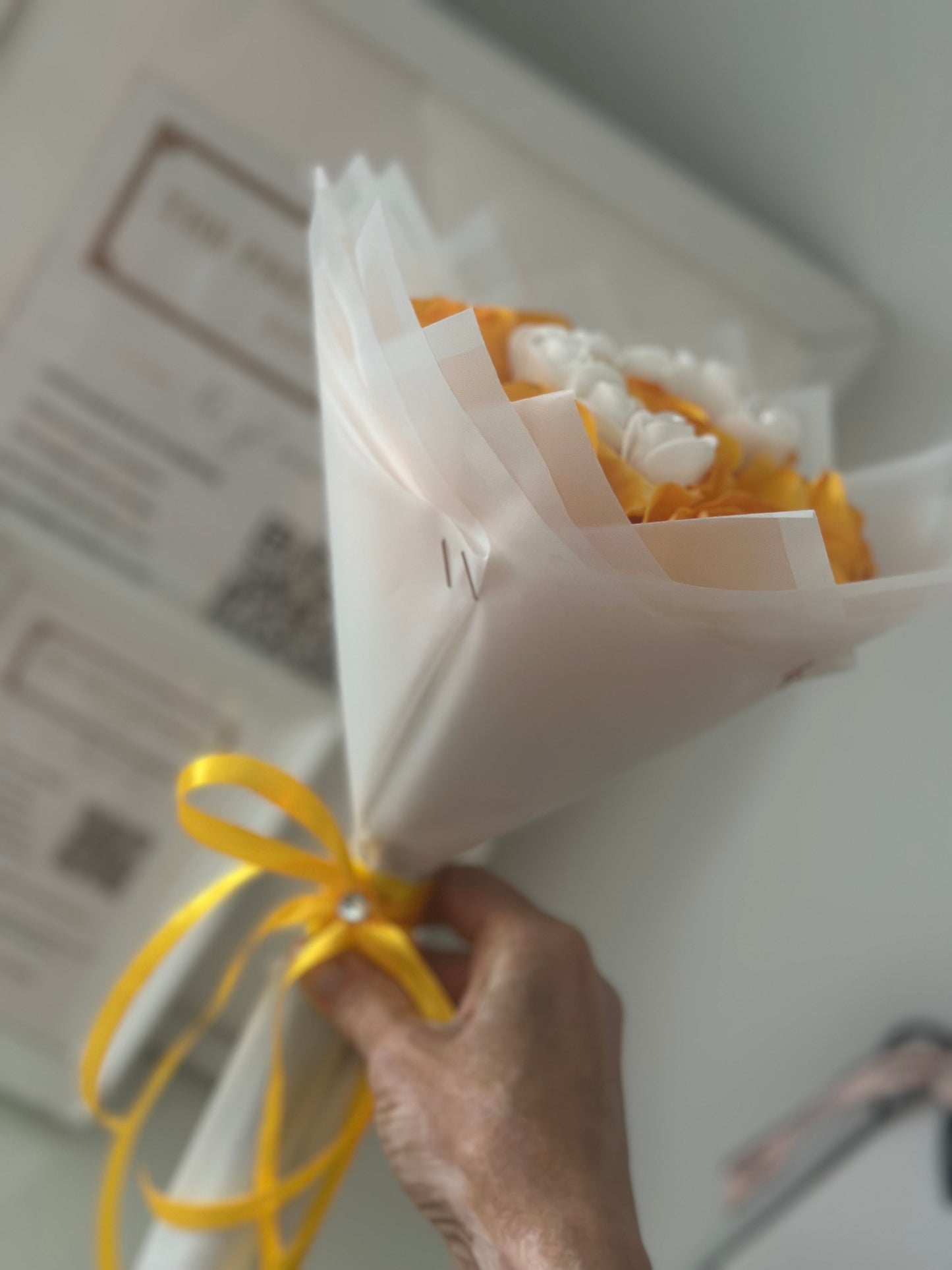 Mini Ramo de Lujo con 5 Rosas Frescas
