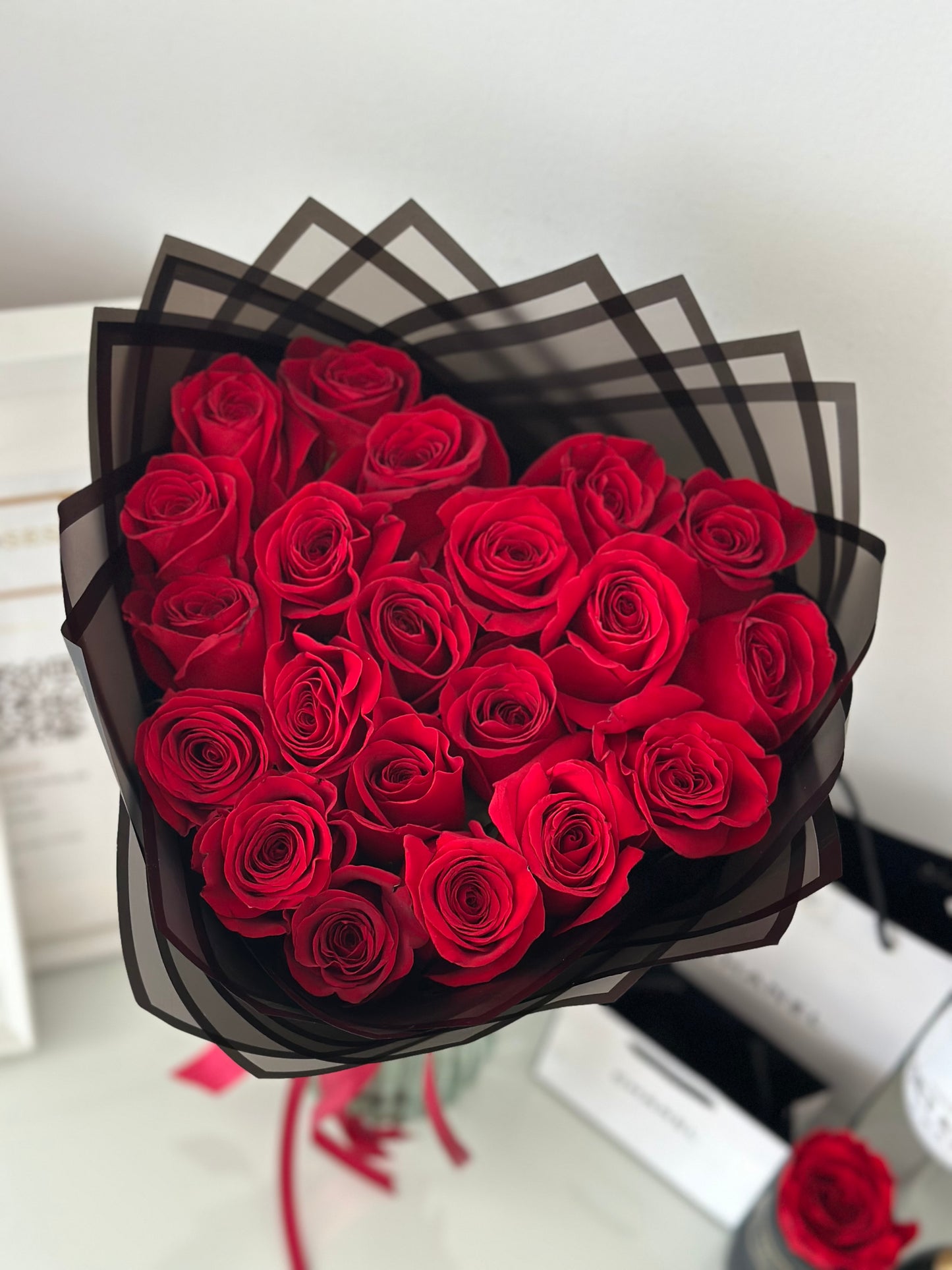 Ramo en Forma de Corazón con Rosas Frescas – Elegante Madrid