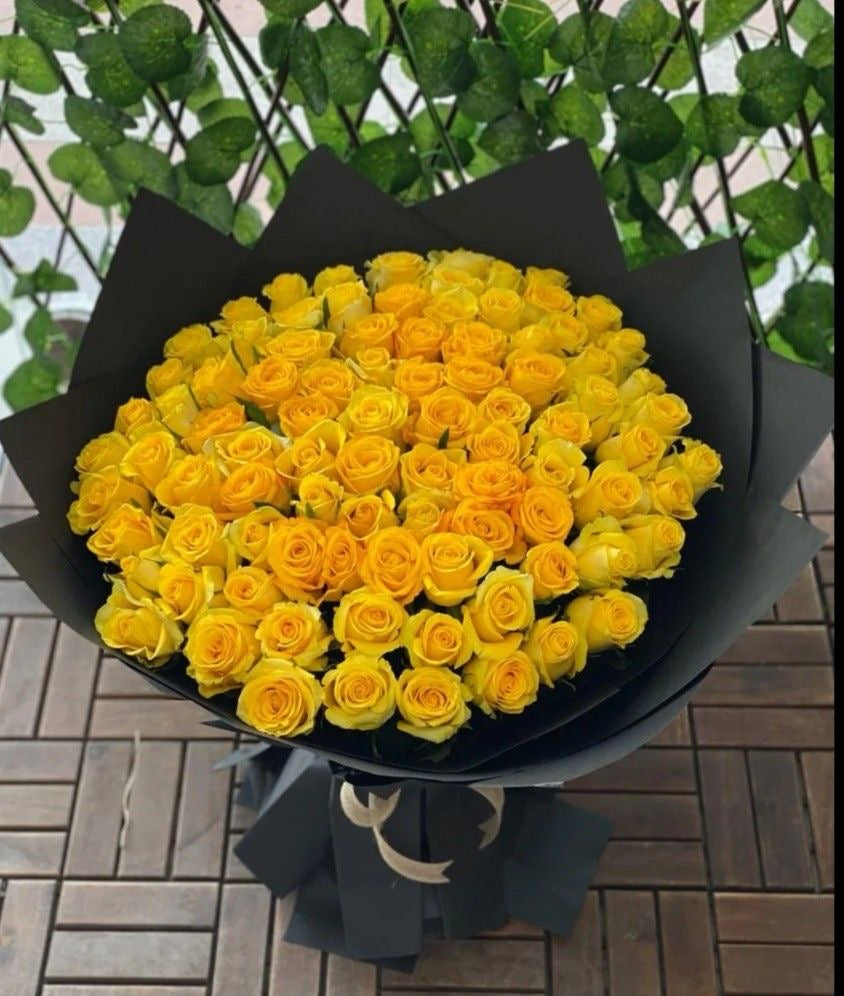 Ramo de rosas frescas amarillas