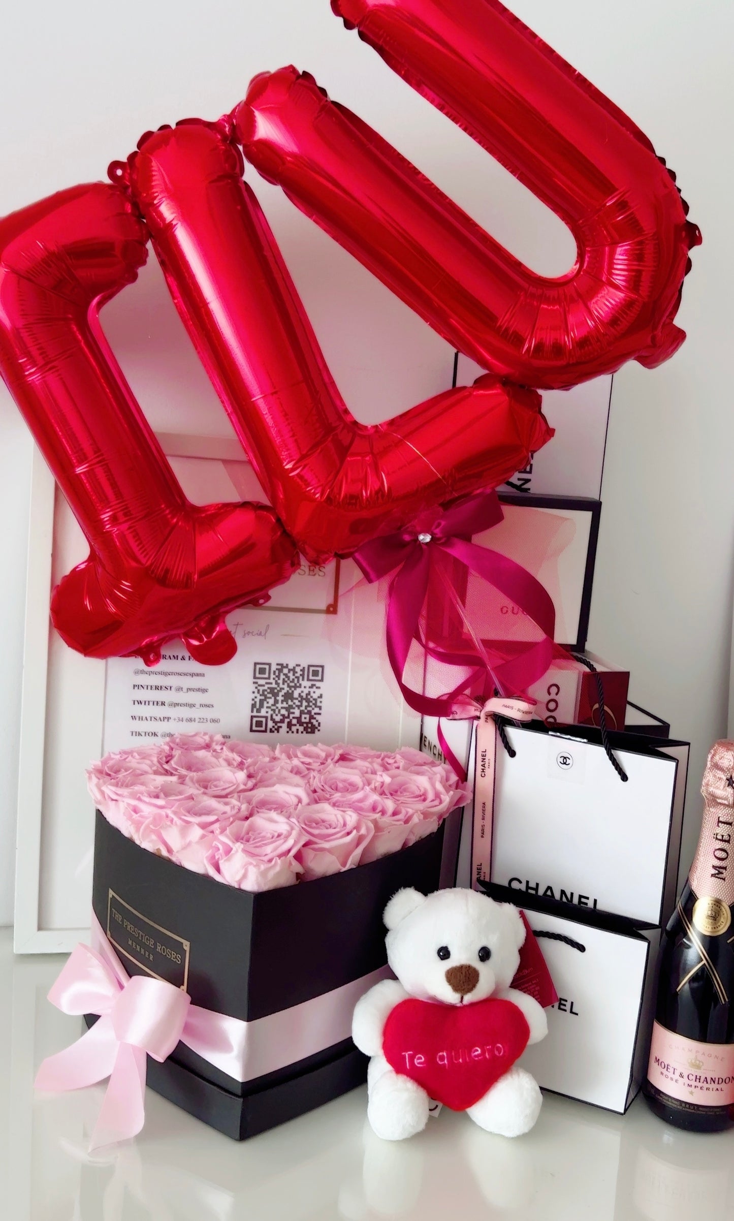 Set de Caja de Rosas Preservadas, Peluche, fresas y Globo