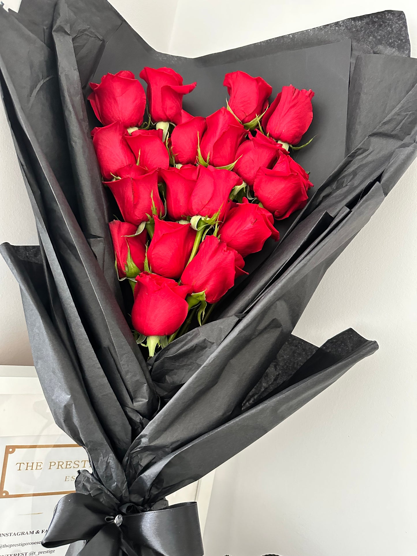 Ramo de Rosas frescas en forma Corazon