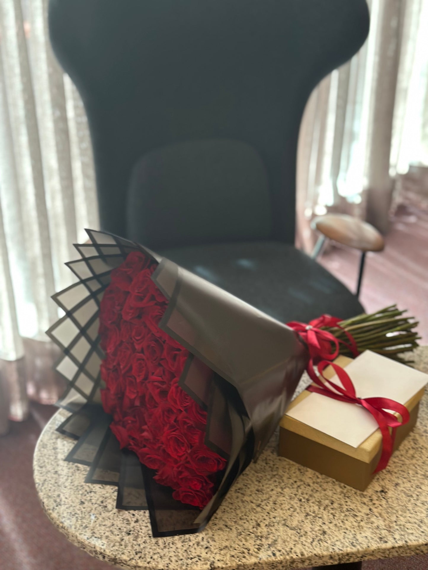 flores románticas a domicilio: ramo de 50 rosas rojas The Prestige Roses