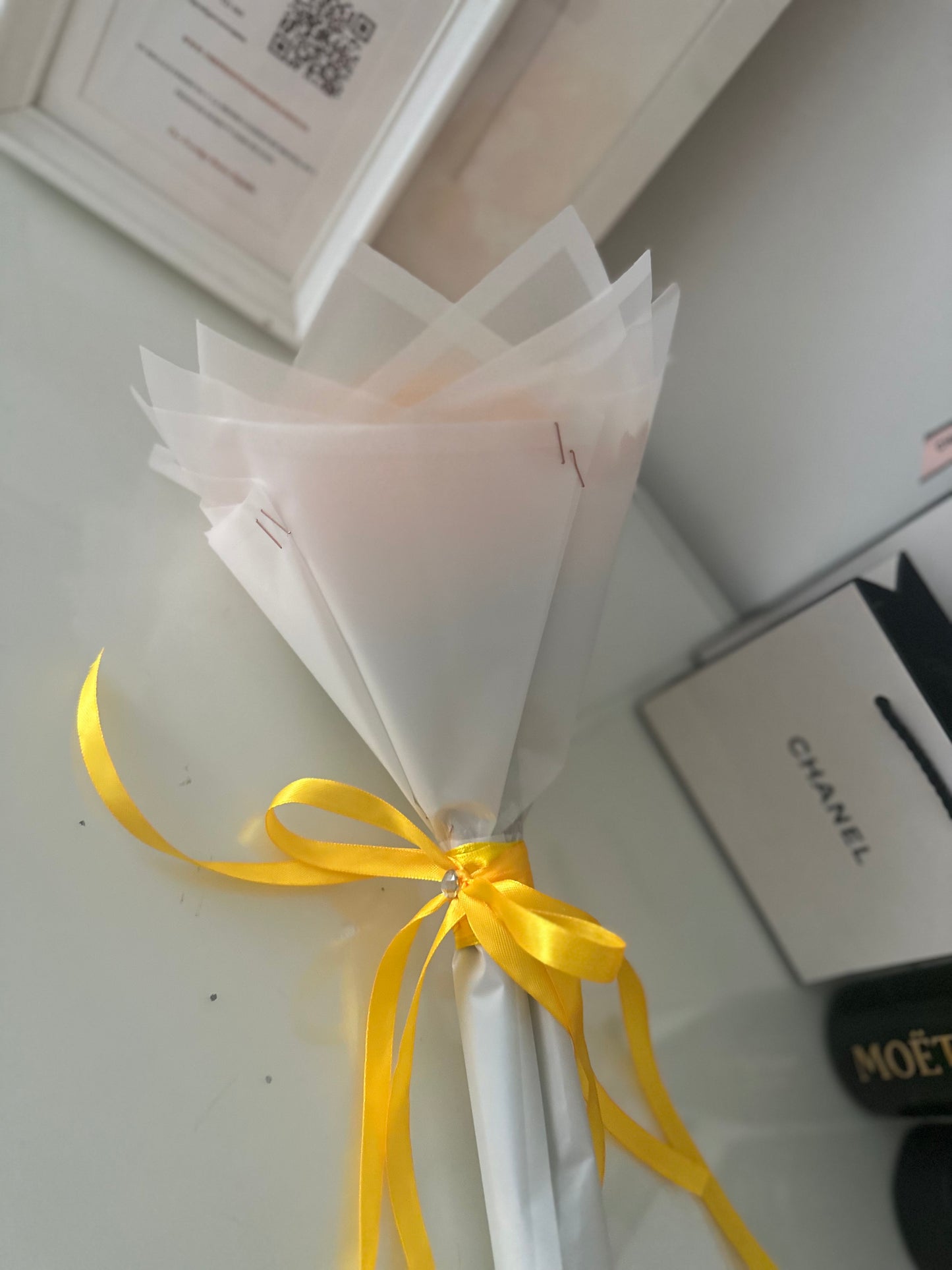 Mini Ramo de Lujo con 5 Rosas Frescas