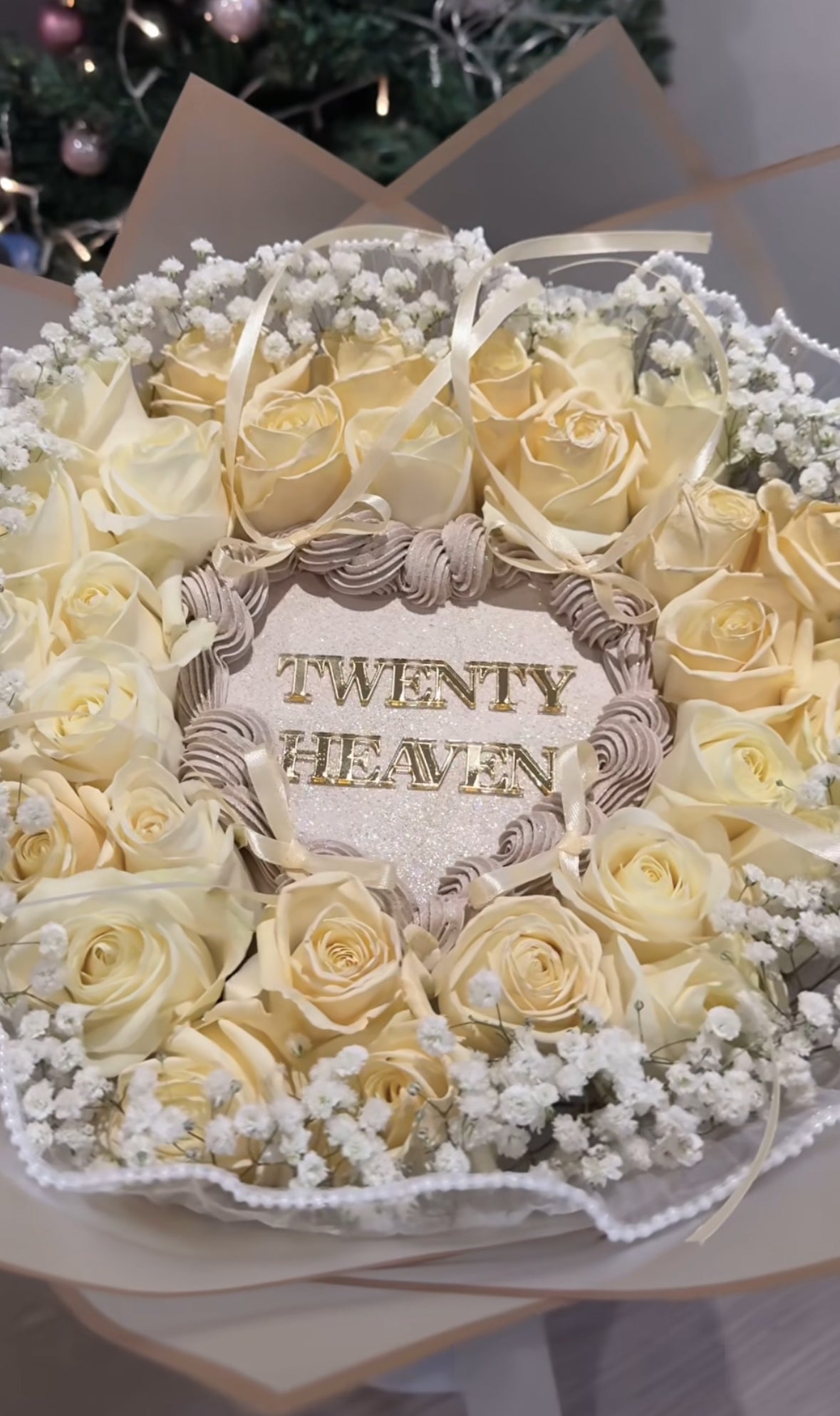 Dulce Pétalo - Flor Cake con 36 rosas y tarta de 12cm