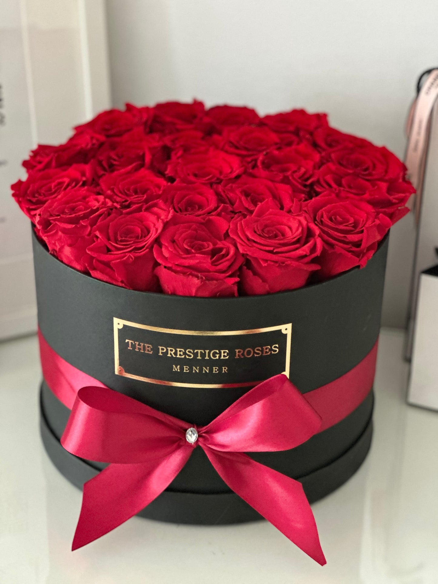 Caja Grande negro de rosas preservadas rojas