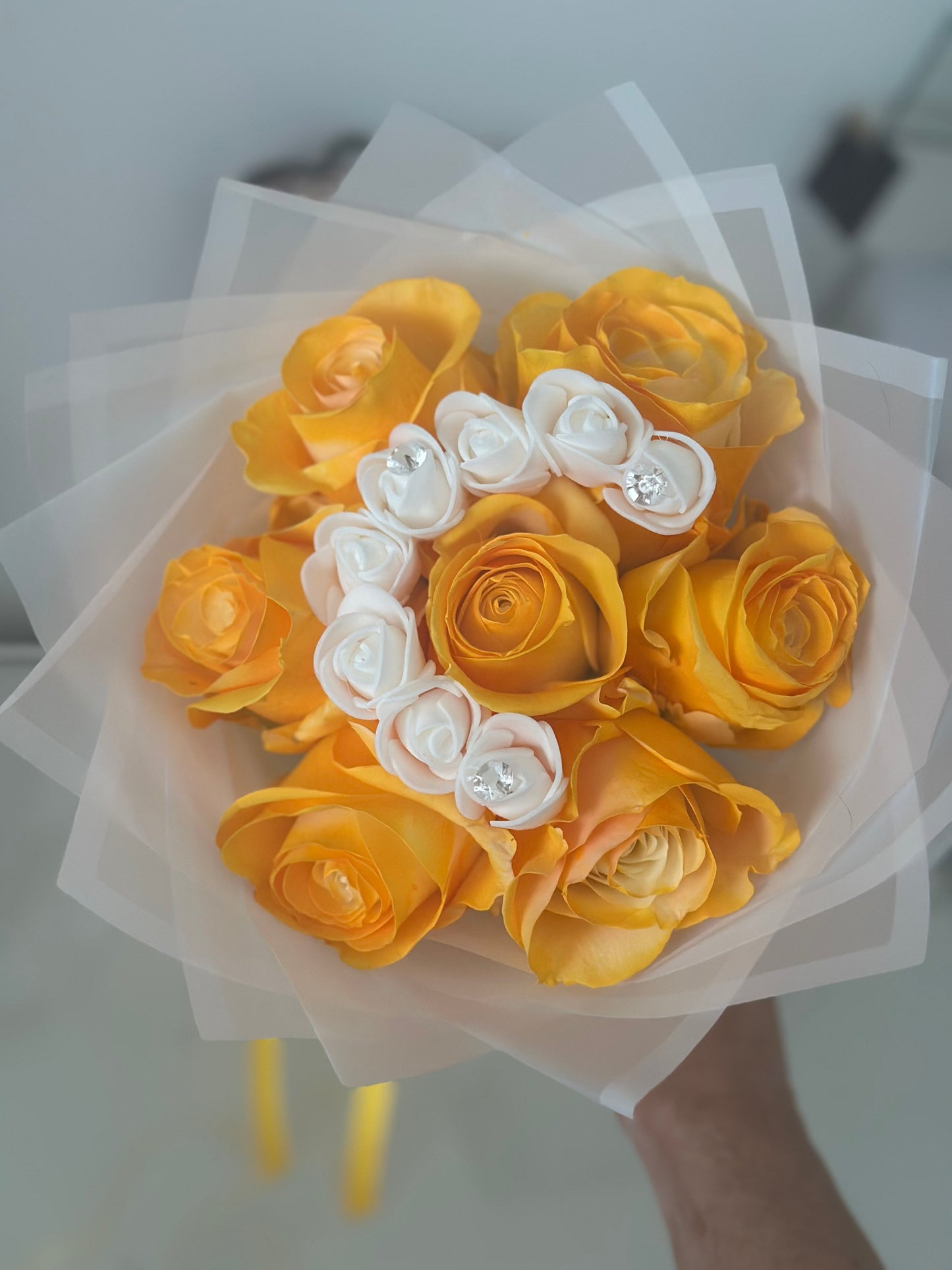 Mini Ramo de Lujo con 5 Rosas Frescas