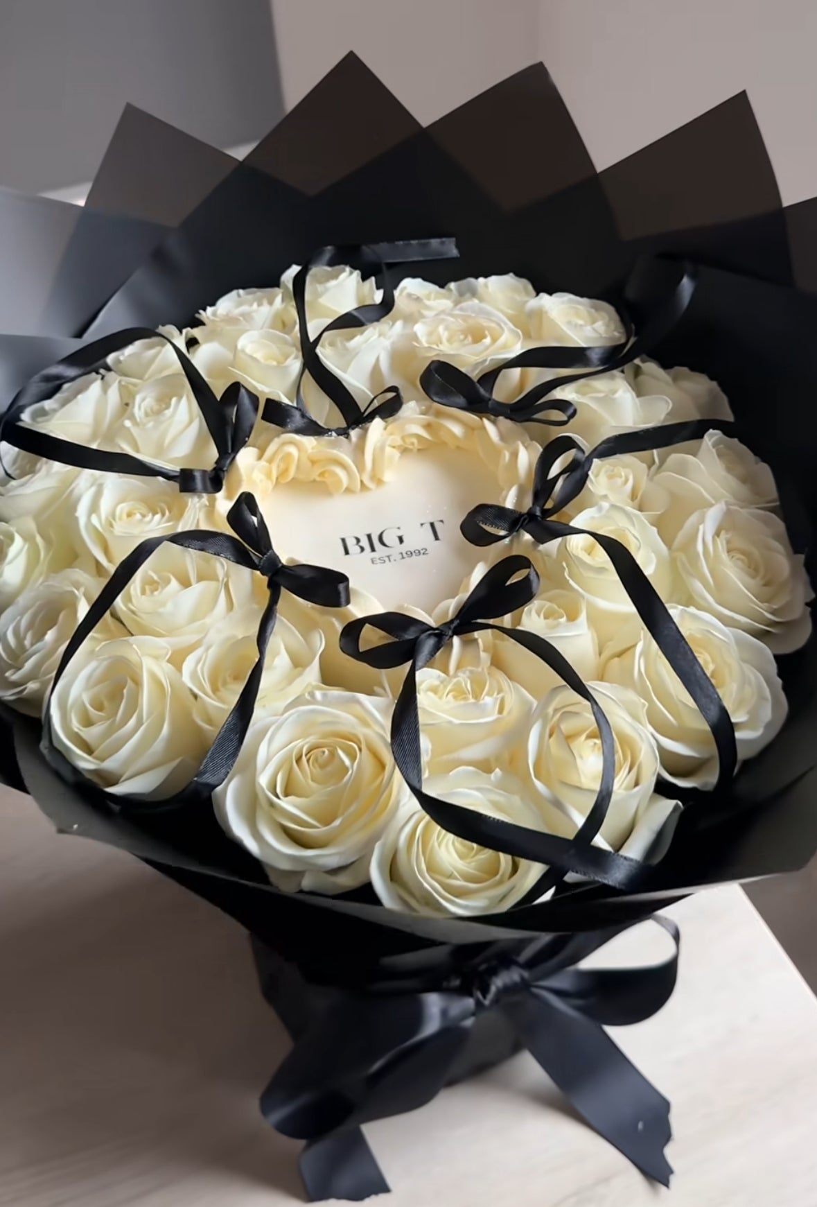 Dulce Pétalo - Flor Cake con 36 rosas y tarta de 12cm