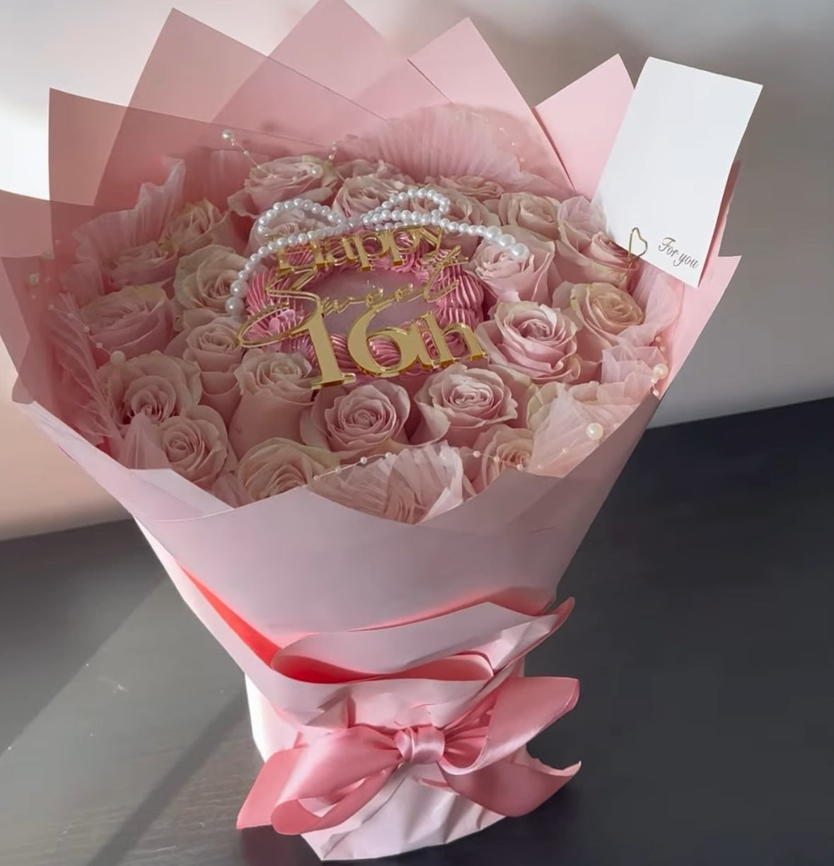 Dulce Pétalo - Flor Cake con 36 rosas y tarta de 12cm