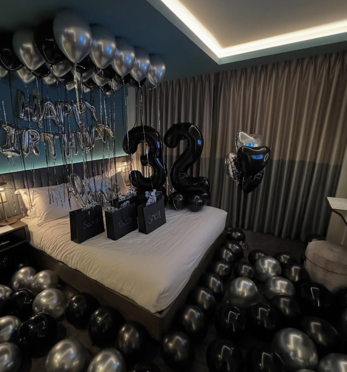 Decoración Romántica y de Cumpleaños en Hoteles – Sorpresas VIP con Globos y Pétalos | The Prestige Roses