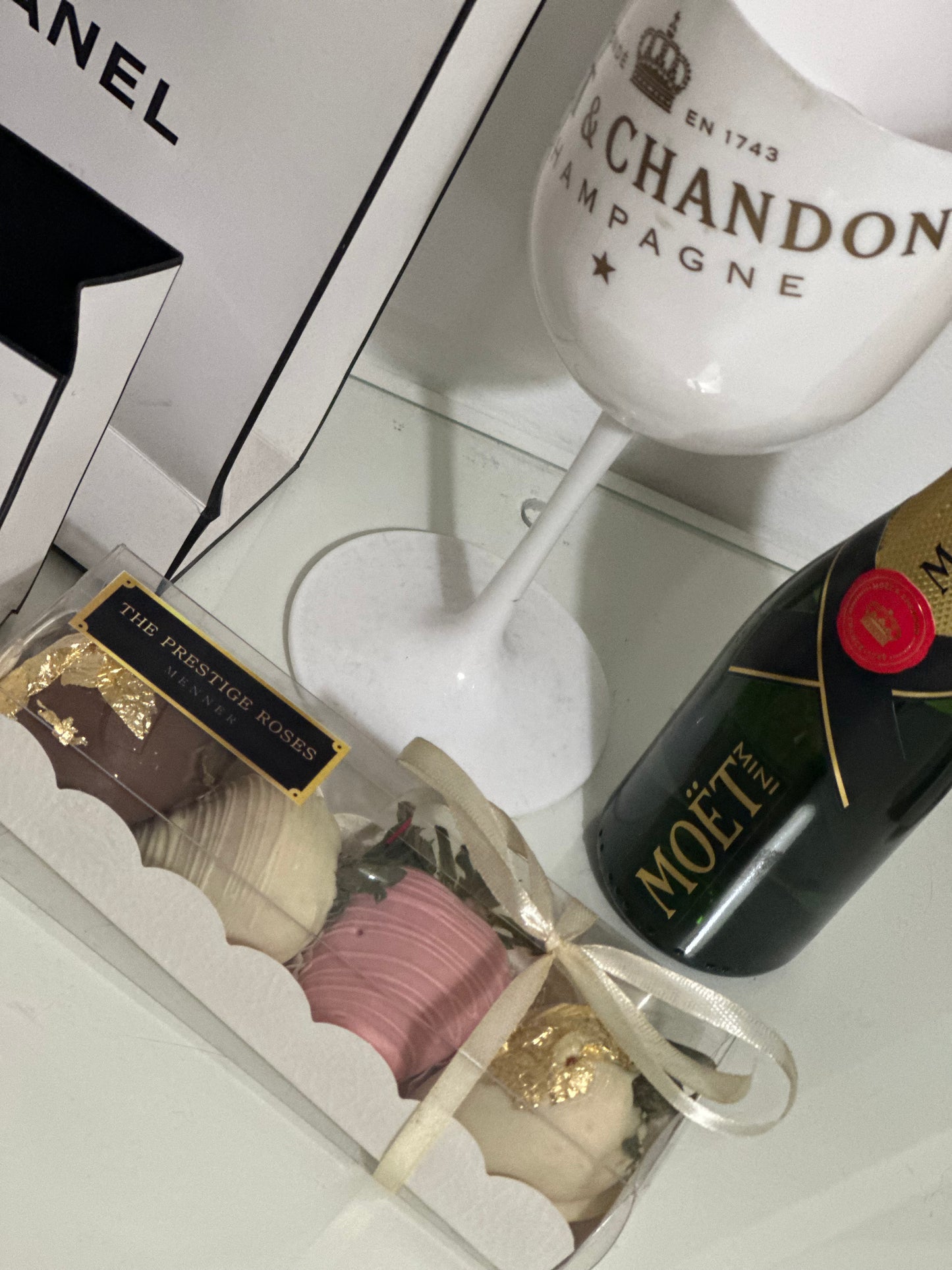 Sweet Love – Pack Fresas con Chocolate & Mini Bouquet de Rosas