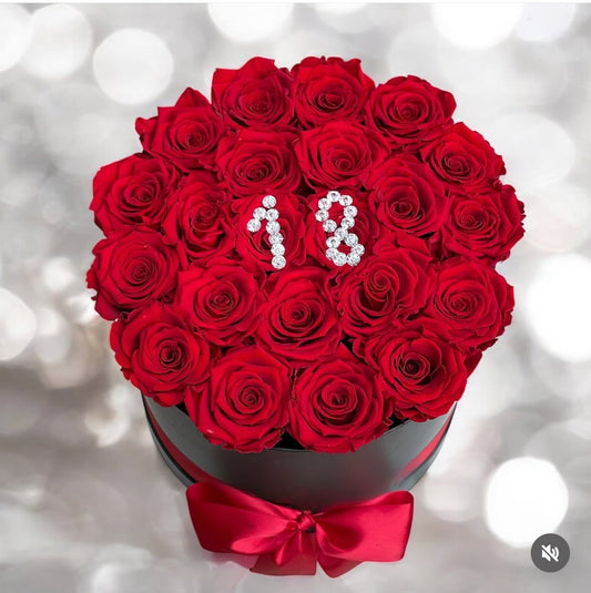 Caja de Rosas Eternas con Iniciales de Diamantes – Lujo Personalizado