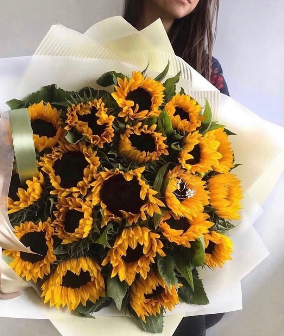 Bouquet de girasoles amarillos de lujo en papel elegante