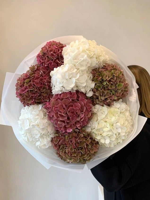 Gran bouquet de hortensias premium, elaborado artesanalmente por The Prestige Roses Madrid