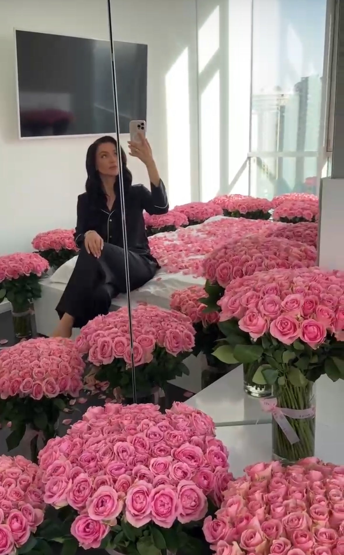 Ramos de rosas de lujo con 1.000 rosas frescas y pétalos naturales, los bouquet más exclusivos para eventos y aniversarios, cumpleaños y San Valentín