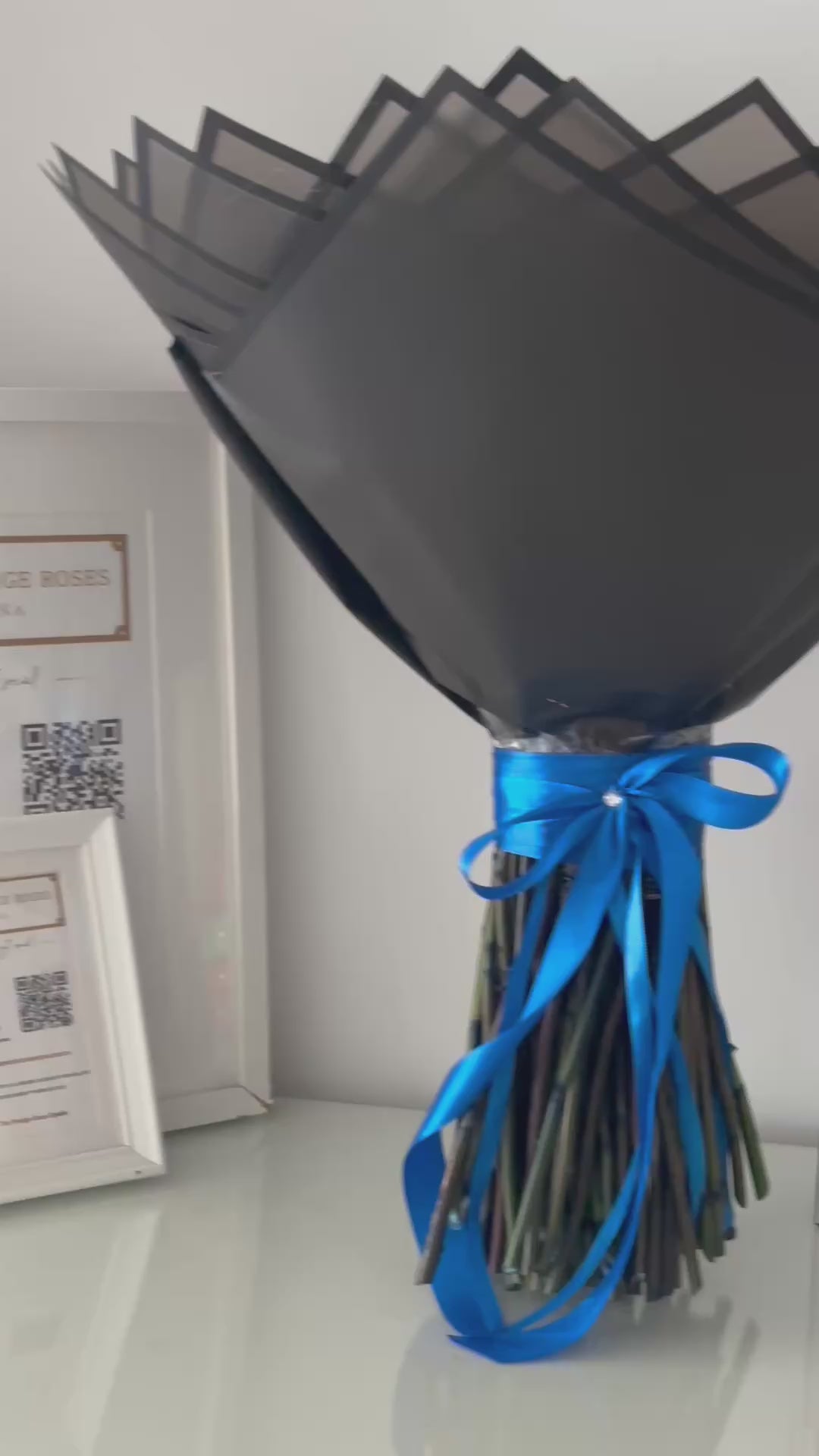 Rosas azules en empaque de lujo, ramo de 101 unidades diseñado para sorprender con elegancia y distinción