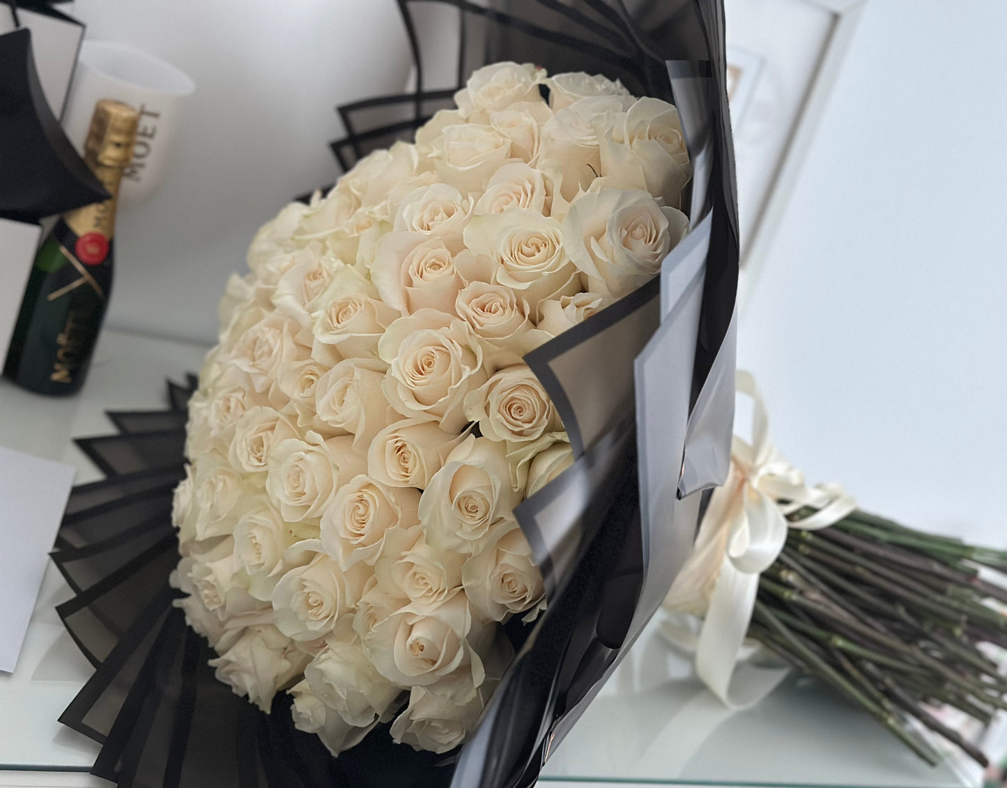 Ramo de 101 rosas frescas de The Prestige Roses Madrid