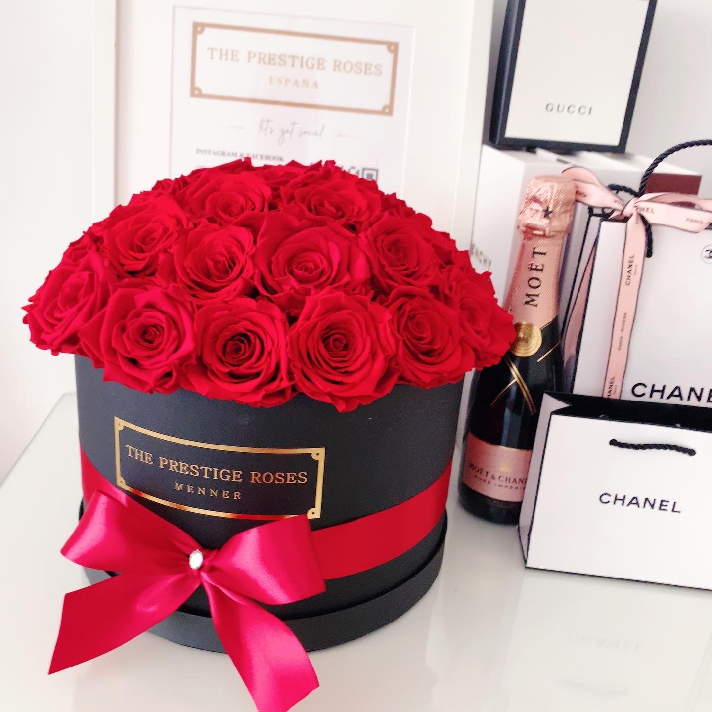 Caja Grande de Rosas Eternas en estilo Dome