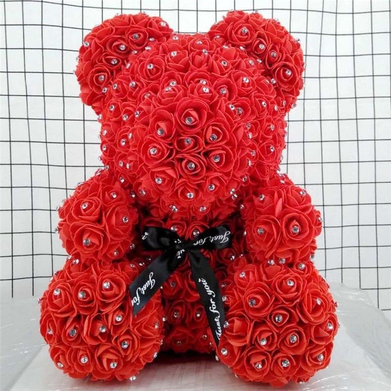 Lujo y elegancia: Oso de Rosas con más de 500 flores y cristales Swarovski únicos.