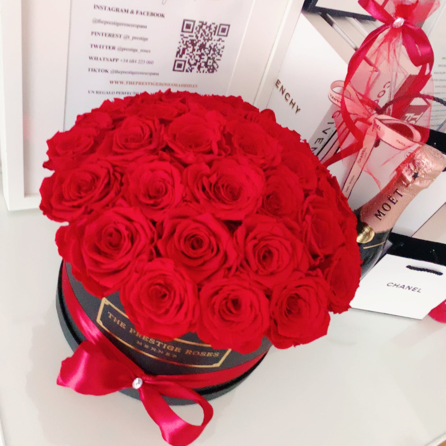 Caja Redonda de Rosas Eternas en estilo Dome para Estados Unidos