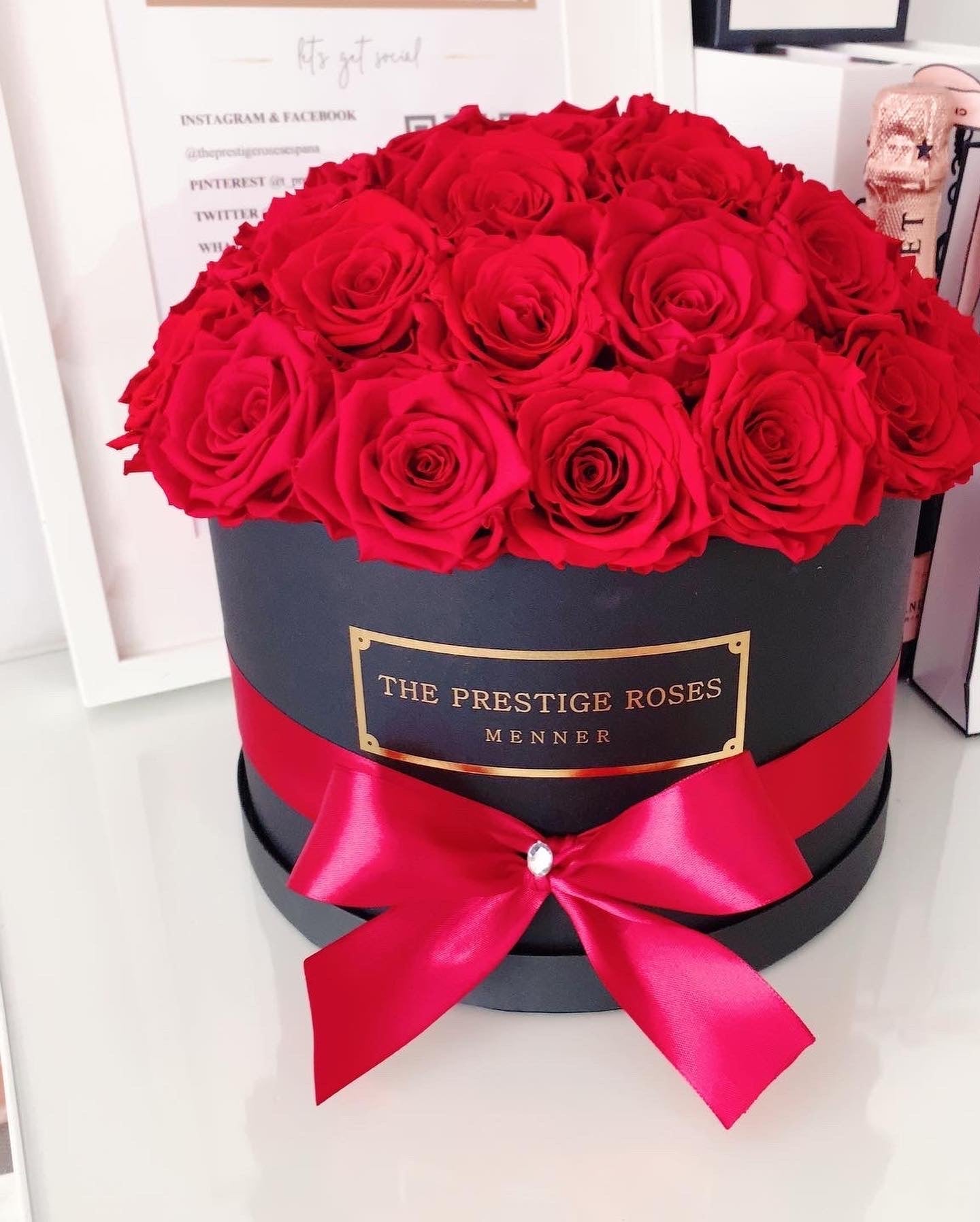 Caja Redonda de Rosas Eternas en estilo Dome para Estados Unidos