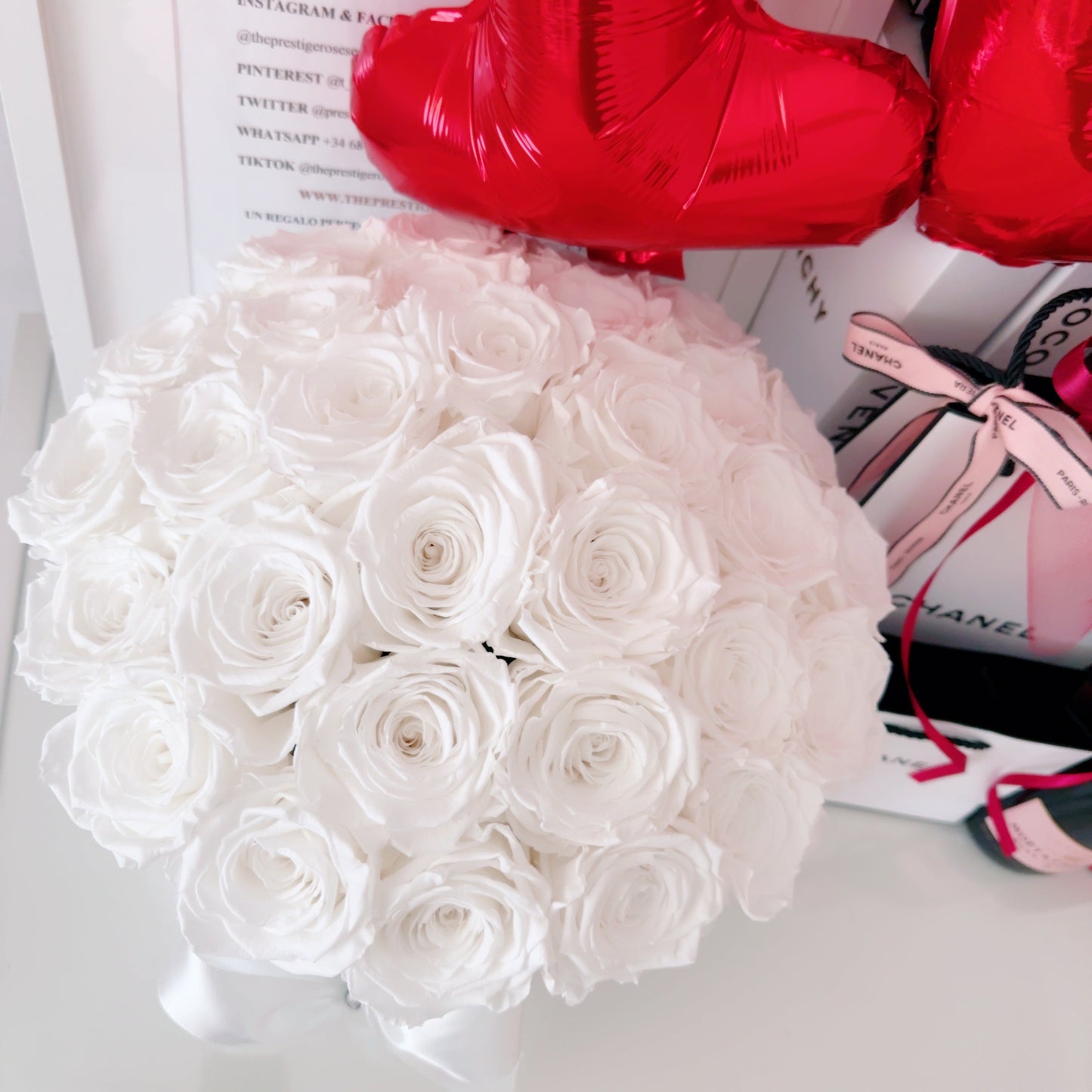 Caja Redonda de Rosas Eternas en estilo Dome para Estados Unidos