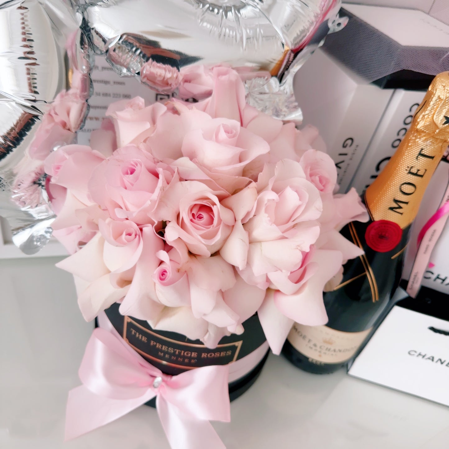 Caja de Rosas Frescas Naturales con Números para cumpleaños o aniversario