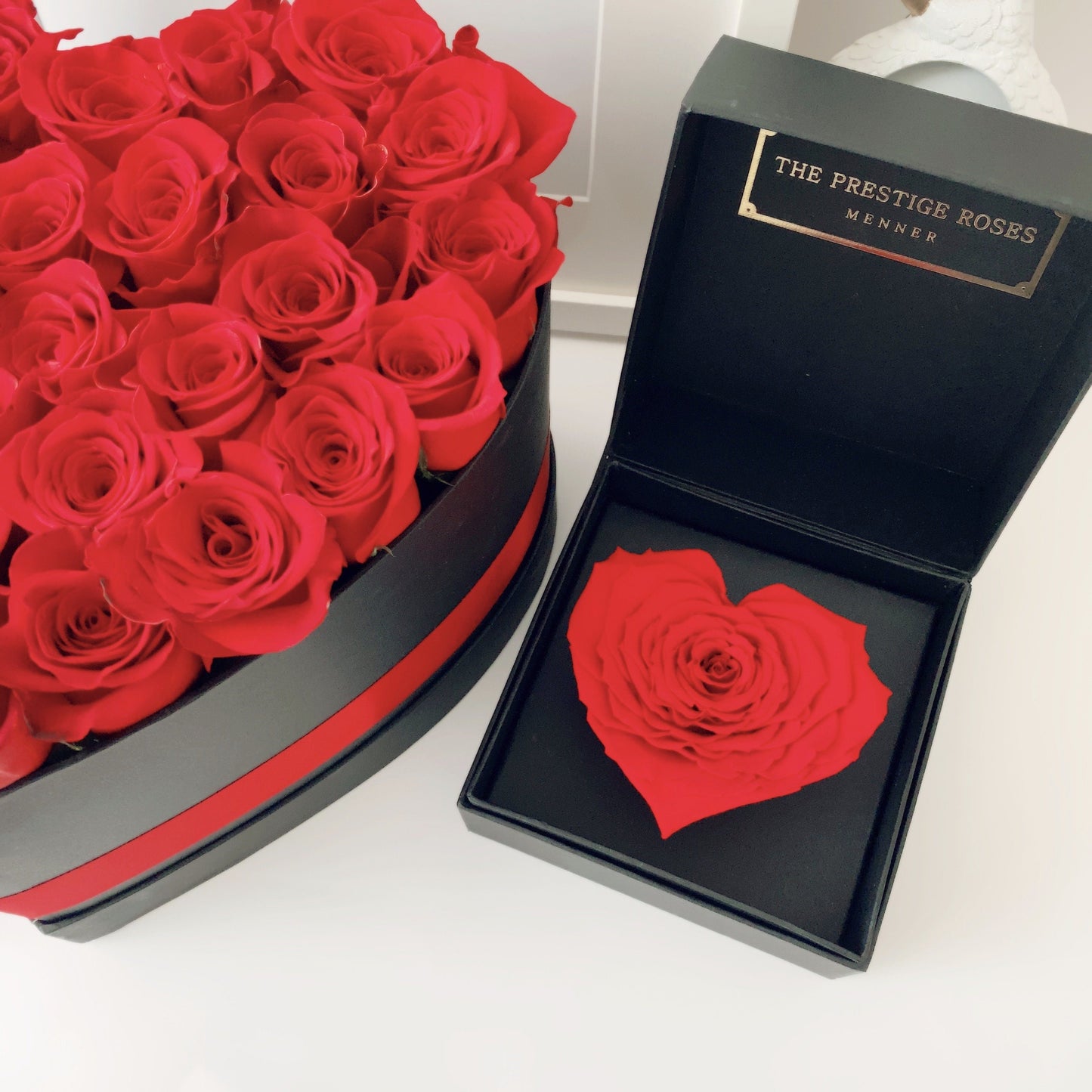 set de regalo de rosa corazón y caja Corazon negro The Prestige Roses Madrid