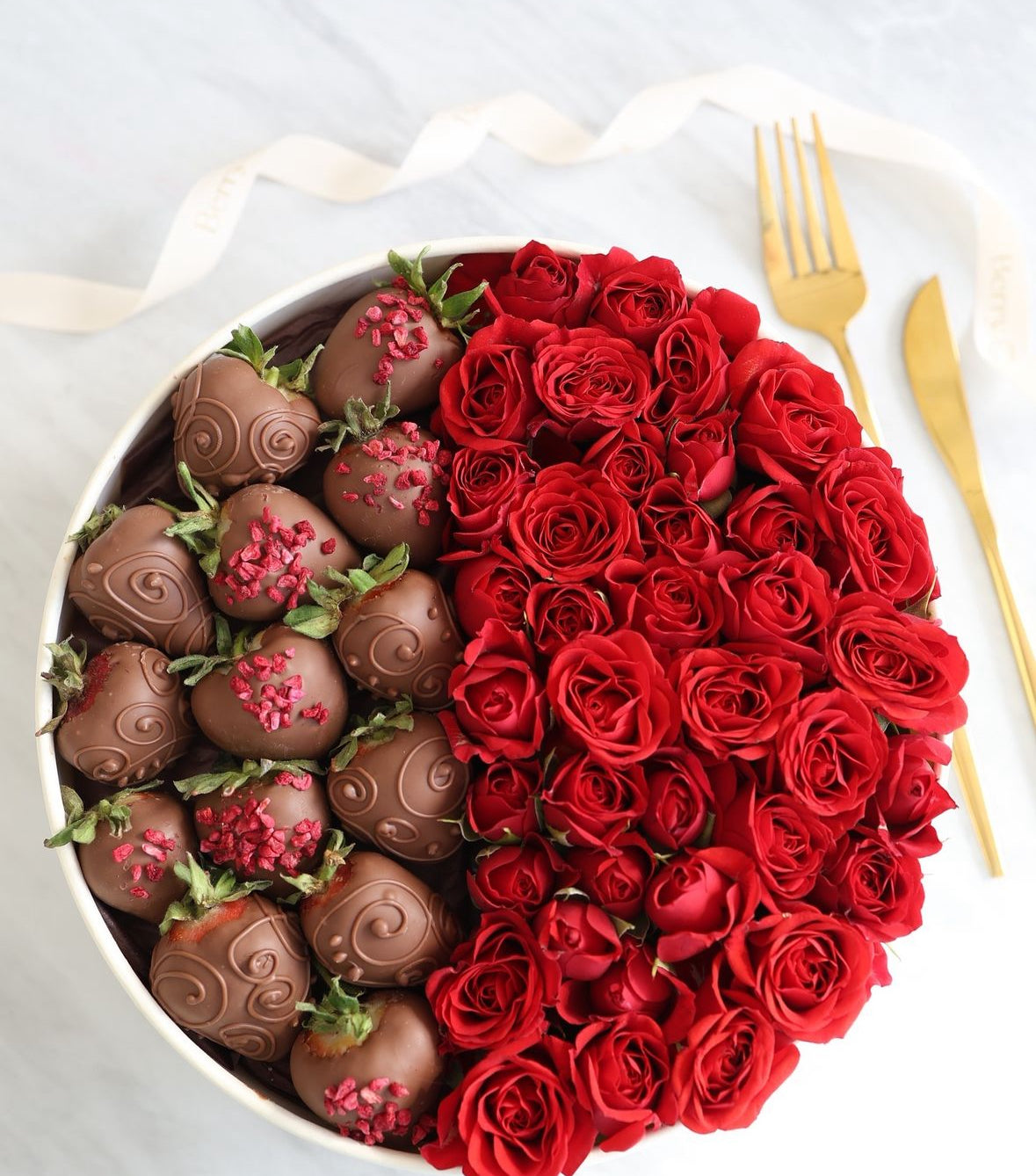 Fresas Bañadas en Chocolate y Flores - Colección Exclusiva