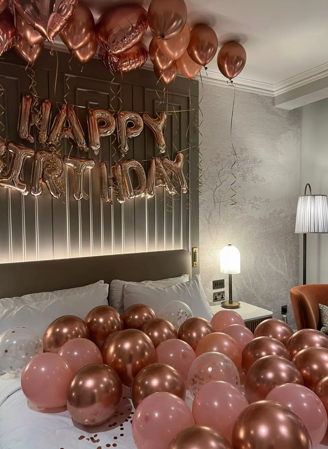 Decoración Romántica y de Cumpleaños en Hoteles – Sorpresas VIP con Globos y Pétalos  | The Prestige Roses
