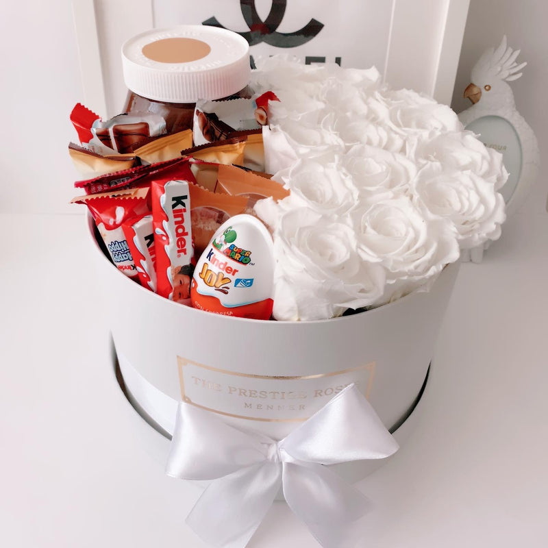 Rosas Blancas preservadas con chocolate  para San Valentin a domicilio a Madrid