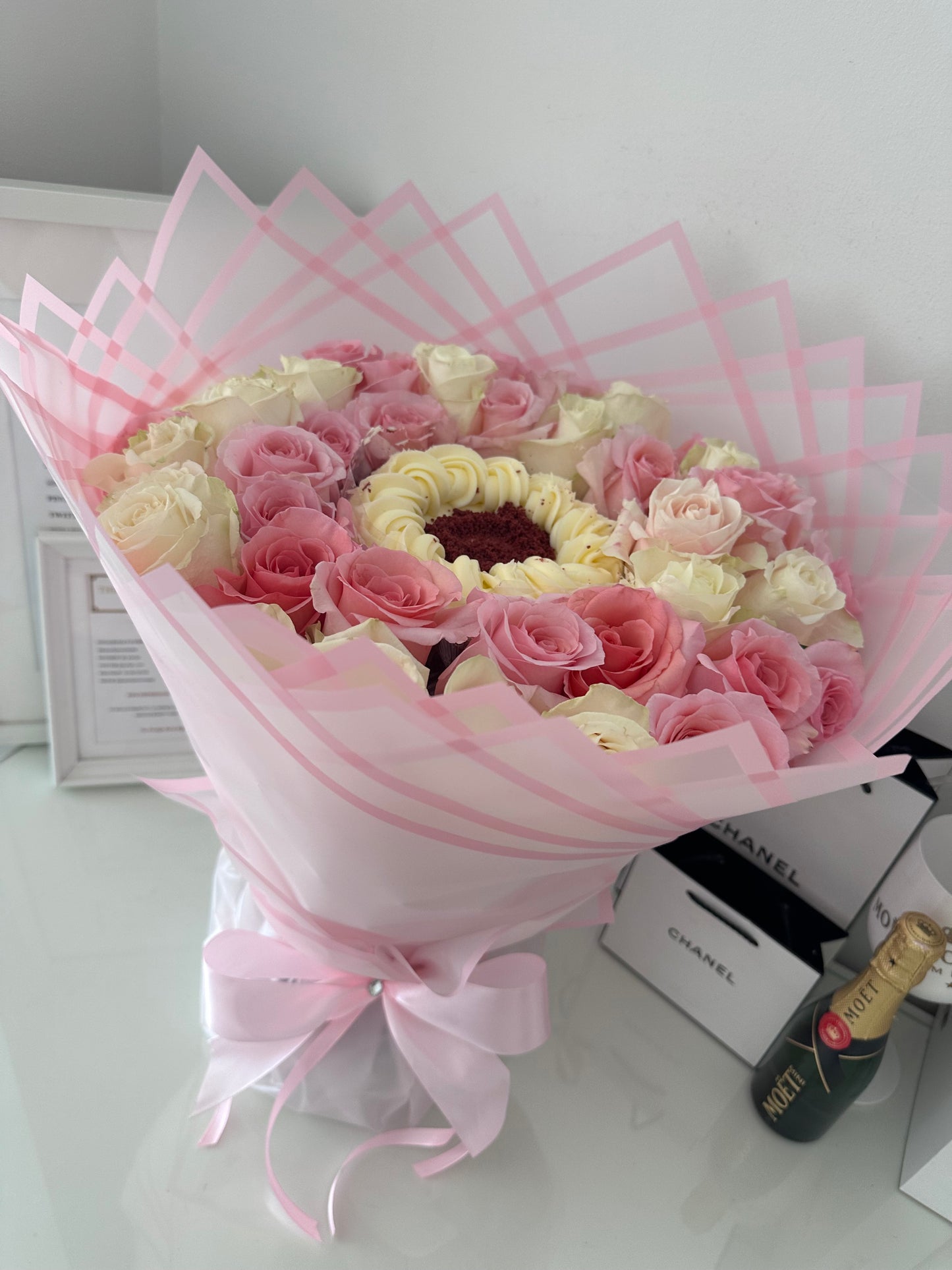 Dulce Pétalo - Flor Cake con 36 rosas y tarta de 12cm