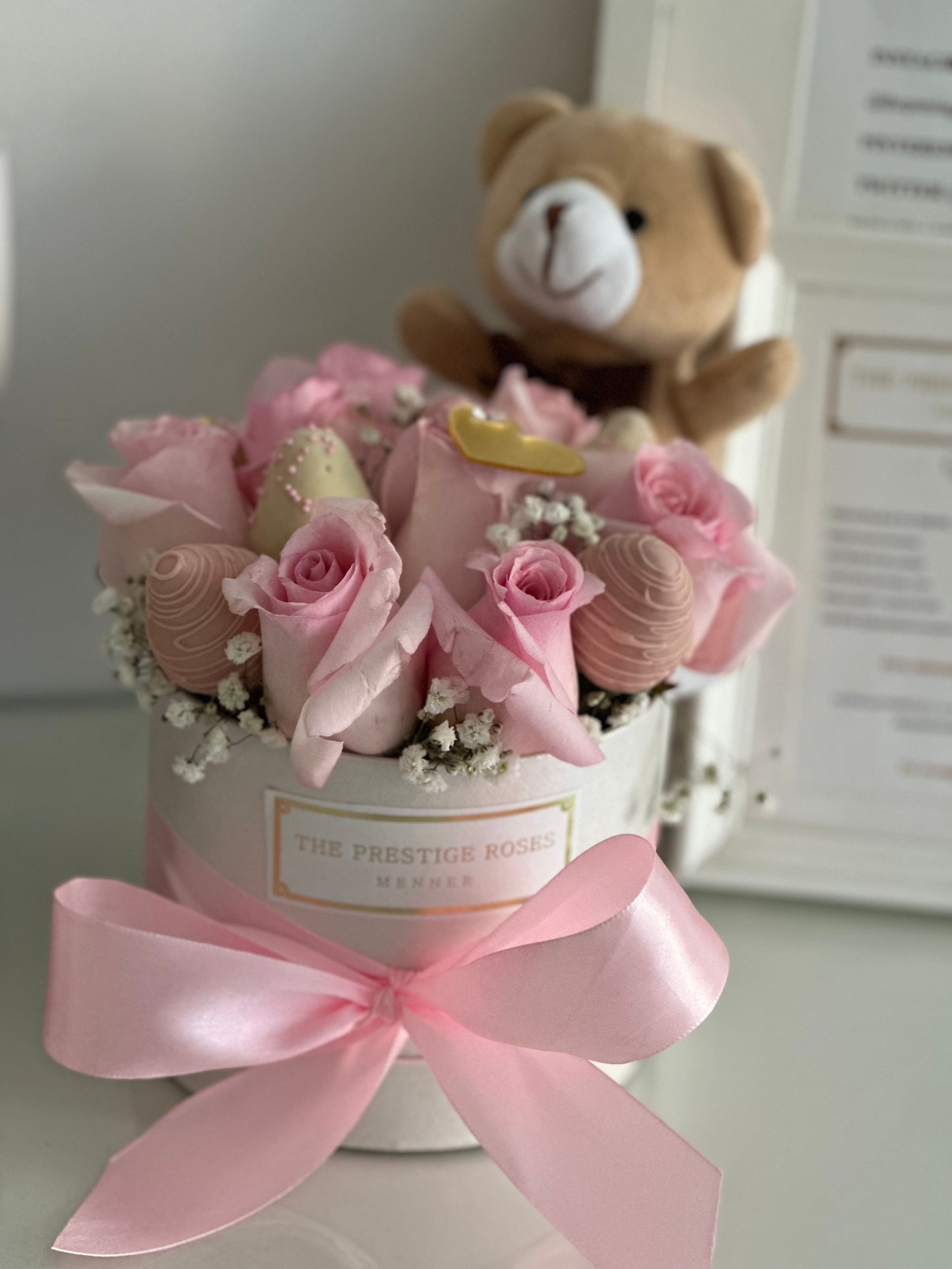 Deluxe Sweet Bloom · Osito & Rosas Frescas y fresas banadas en chocolate