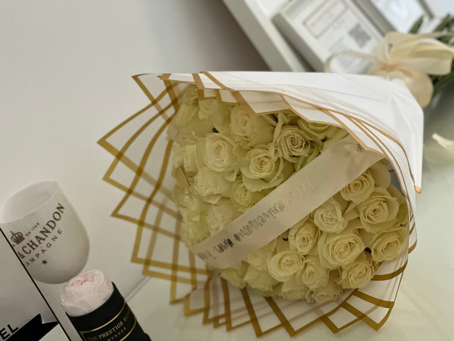 Ramo de Rosas Frescas con tu Mensaje Personalizada – Regalo Único y Elegante