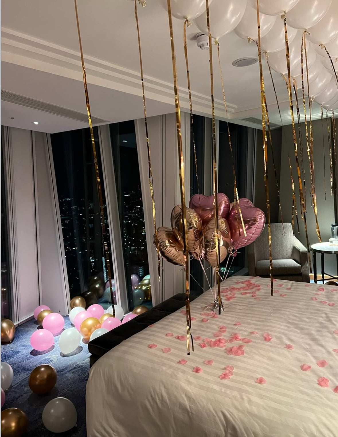 Decoración Romántica y de Cumpleaños en Hoteles – Sorpresas VIP con Globos y Pétalos  | The Prestige Roses