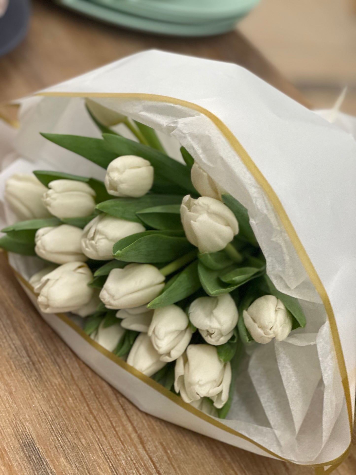 Ramo de Tulipanes Blancos – Elegancia Pura