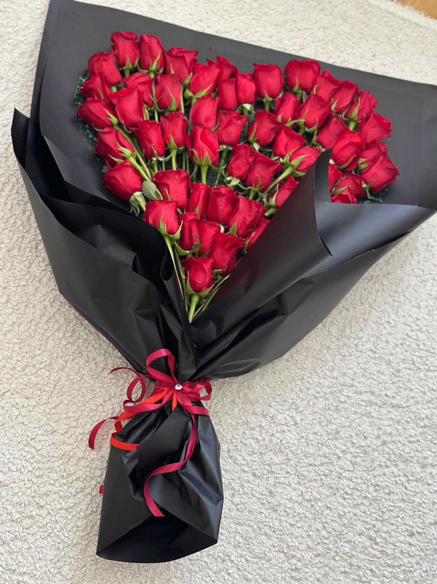 Ramo de Rosas en Forma de Corazón - El Regalo Más Romántico