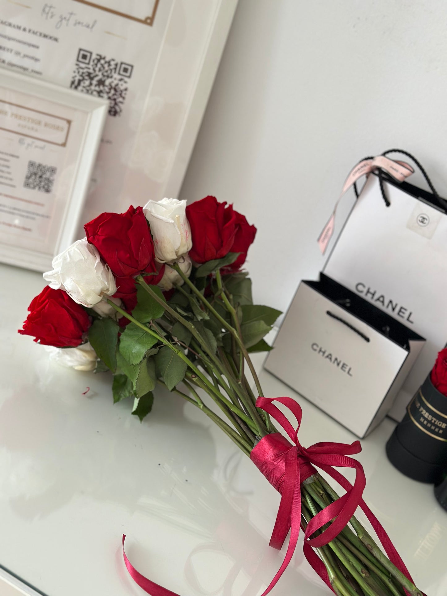 Ramo novia de rosas preservadas, el toque eterno de amor para tu día especial.