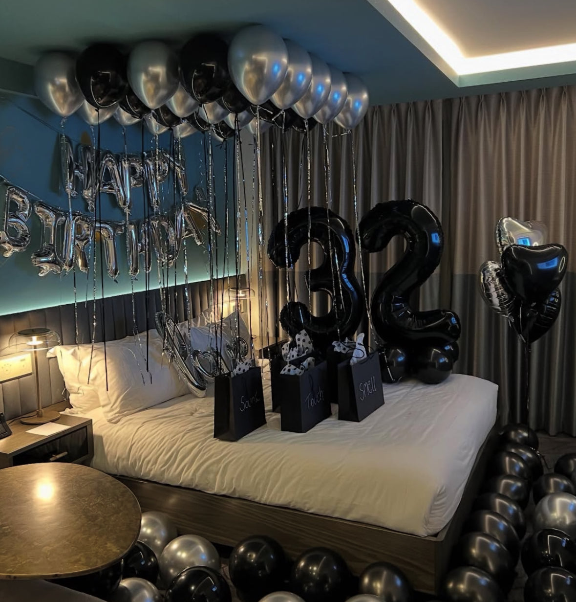 Decoración Romántica y de Cumpleaños en Hoteles – Sorpresas VIP con Globos y Pétalos  | The Prestige Roses