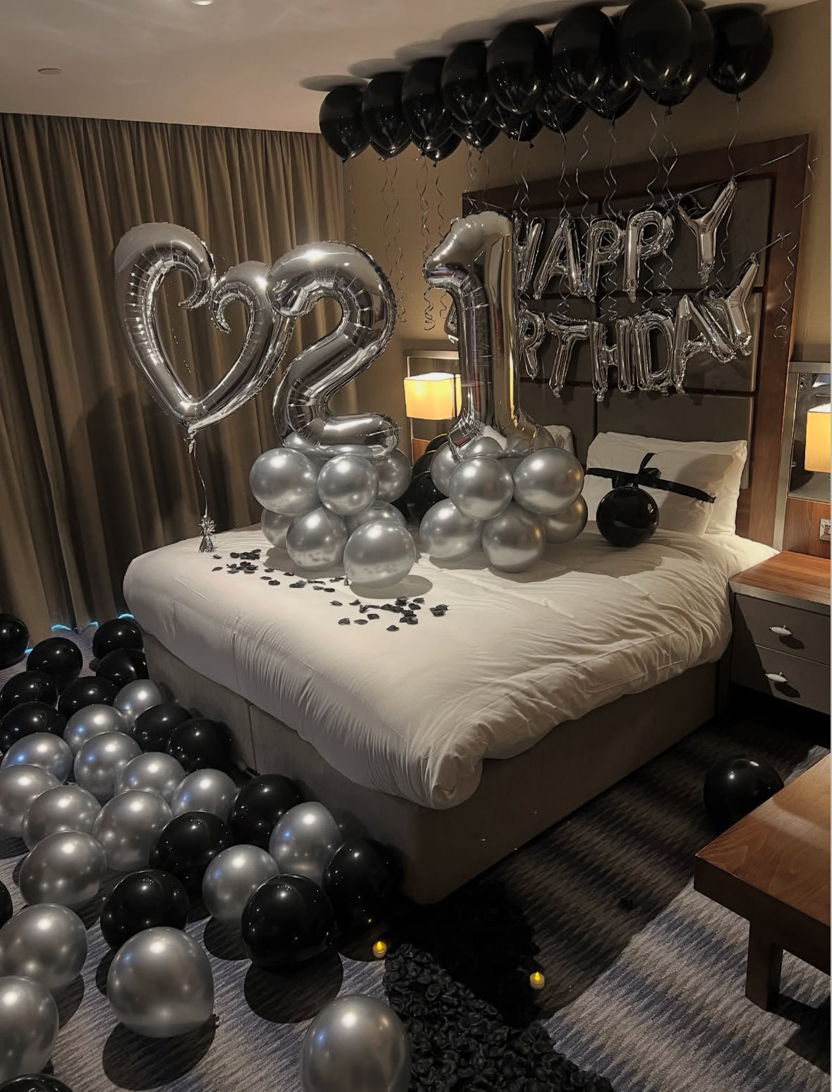Decoración Romántica y de Cumpleaños en Hoteles – Sorpresas VIP con Globos y Pétalos  | The Prestige Roses