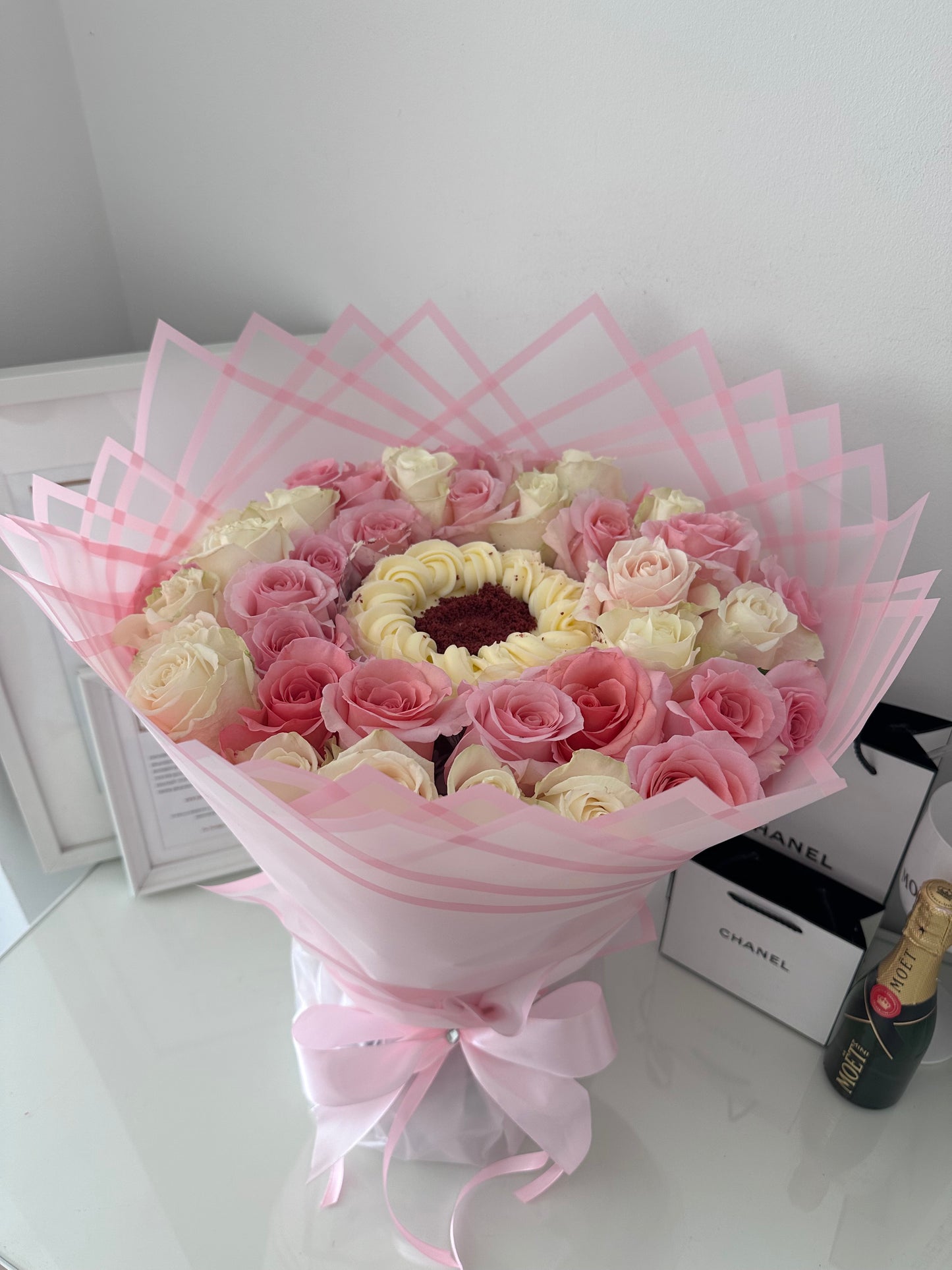 Dulce Pétalo - Flor Cake con 36 rosas y tarta de 12cm