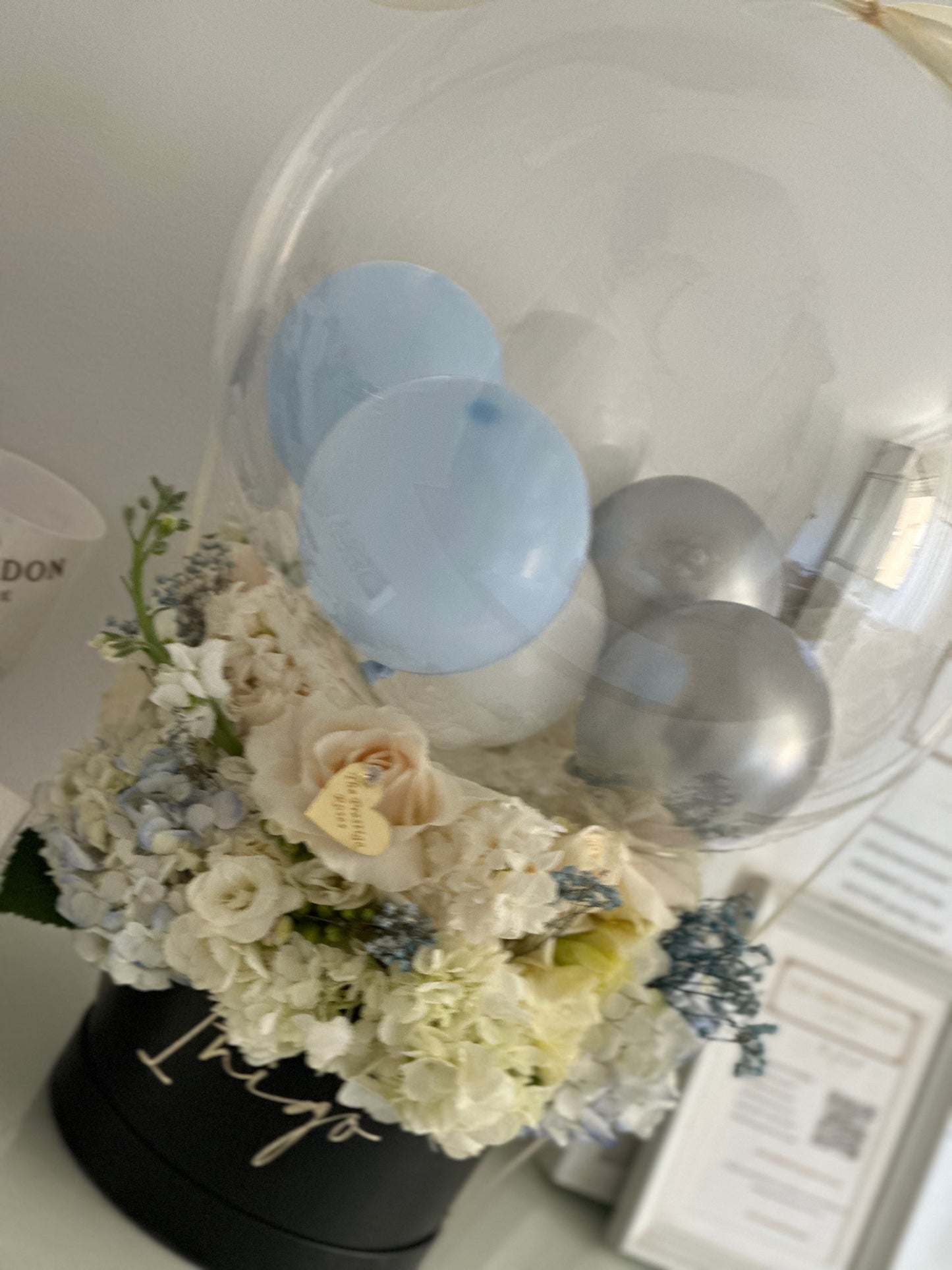 Deluxe Welcome Baby Box · Flores & Globos Personalizados