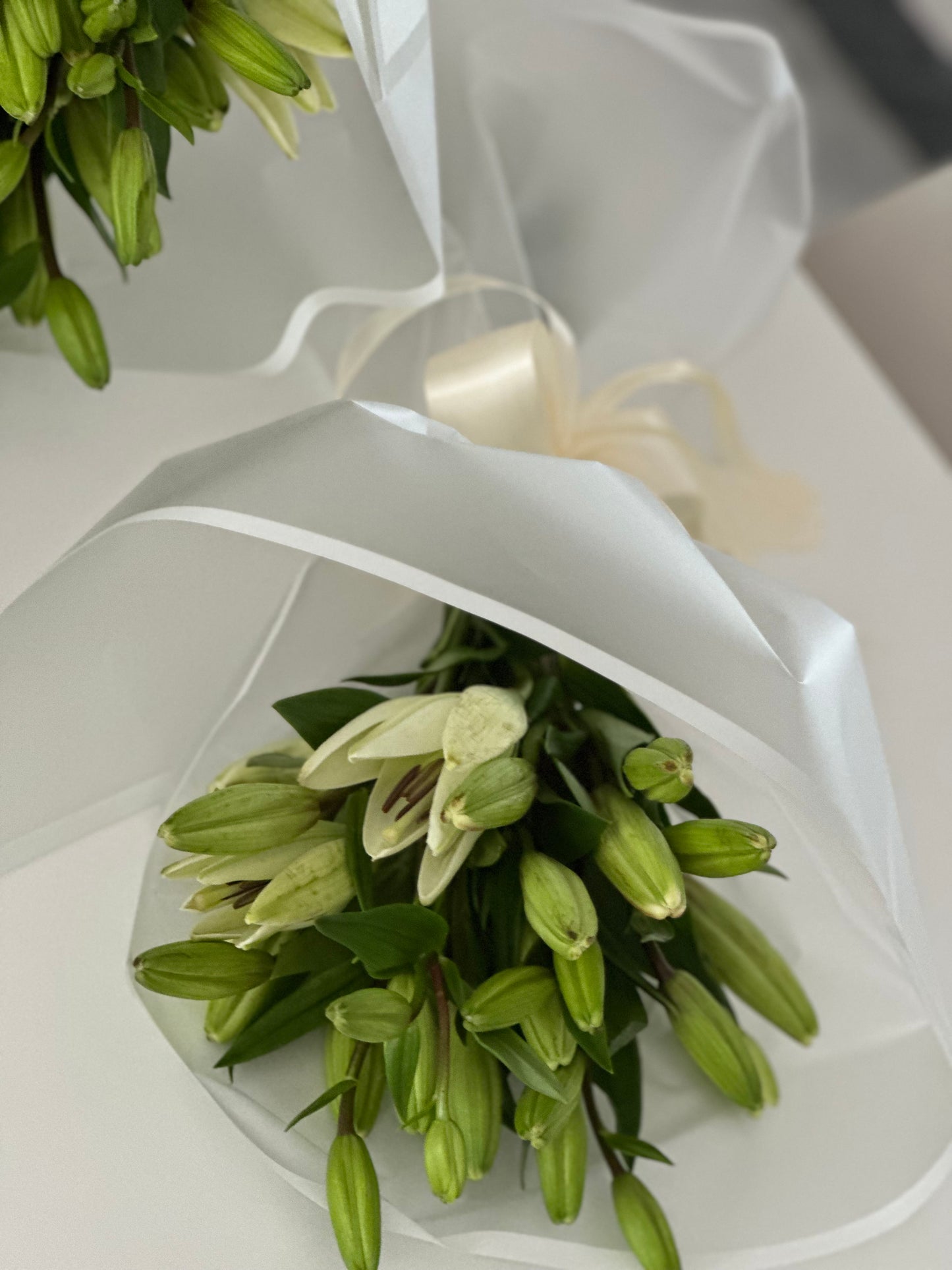 Ramo de Lirios Premium | Blanco, Rosa o Mezclado | Entrega a domicilio Madrid