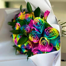Bouquet de rosas multicolor de lujo elaborado por The Prestige Roses