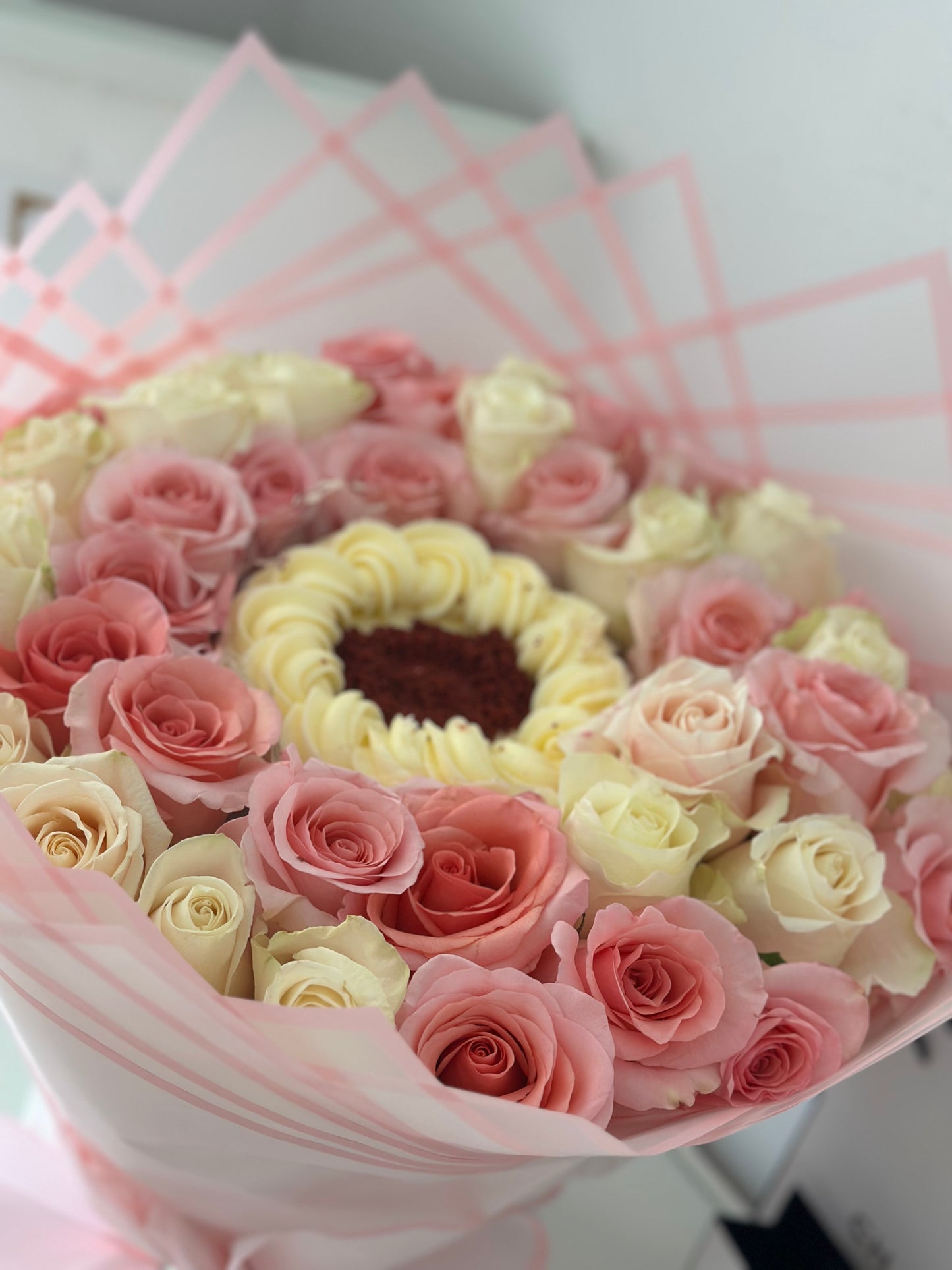 Dulce Pétalo - Flor Cake con 36 rosas y tarta de 12cm