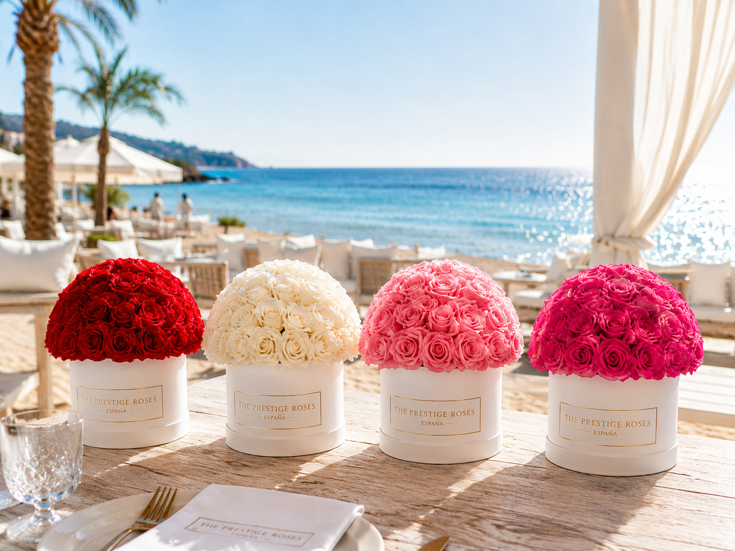 Caja blanca con rosas eternas estilo dome premium de The Prestige Roses España