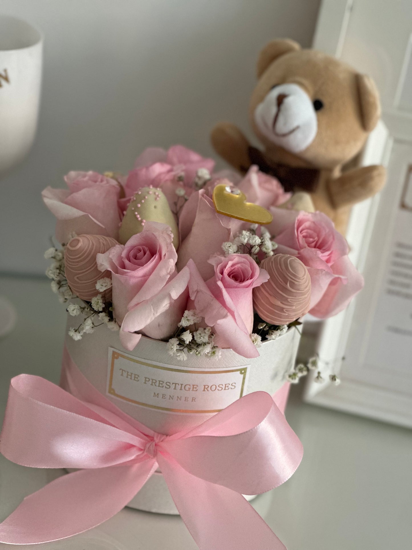 Deluxe Sweet Bloom · Osito & Rosas Frescas y fresas banadas en chocolate